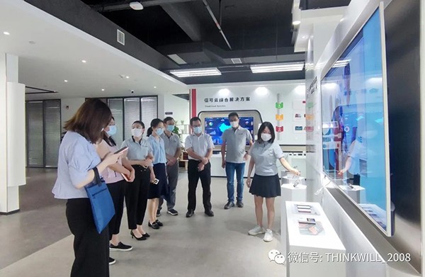 深圳市政府領導蒞臨信可通訊參觀指導